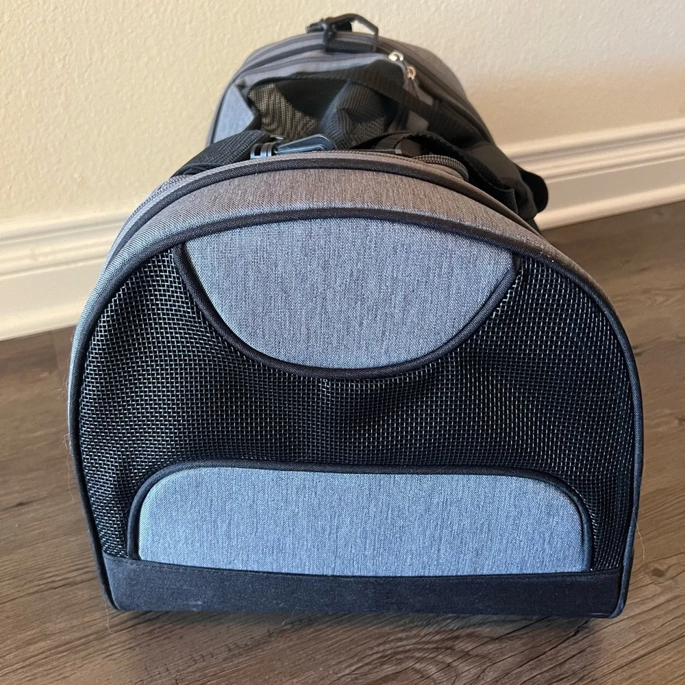 Nautica small pet carrier NEW